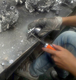 合金鑄件打磨-氣動(dòng)銼刀機(jī) 合金鑄件打磨-氣動(dòng)銼刀機(jī)